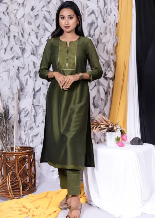 Solid Embroidery Yoke Straight Kurta